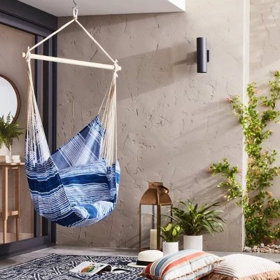 7' X 10' Medallion Outdoor Rug Navy - Threshold™ 2 7' X 10' Medallion Outdoor Rug Navy - Threshold™ - Image 2